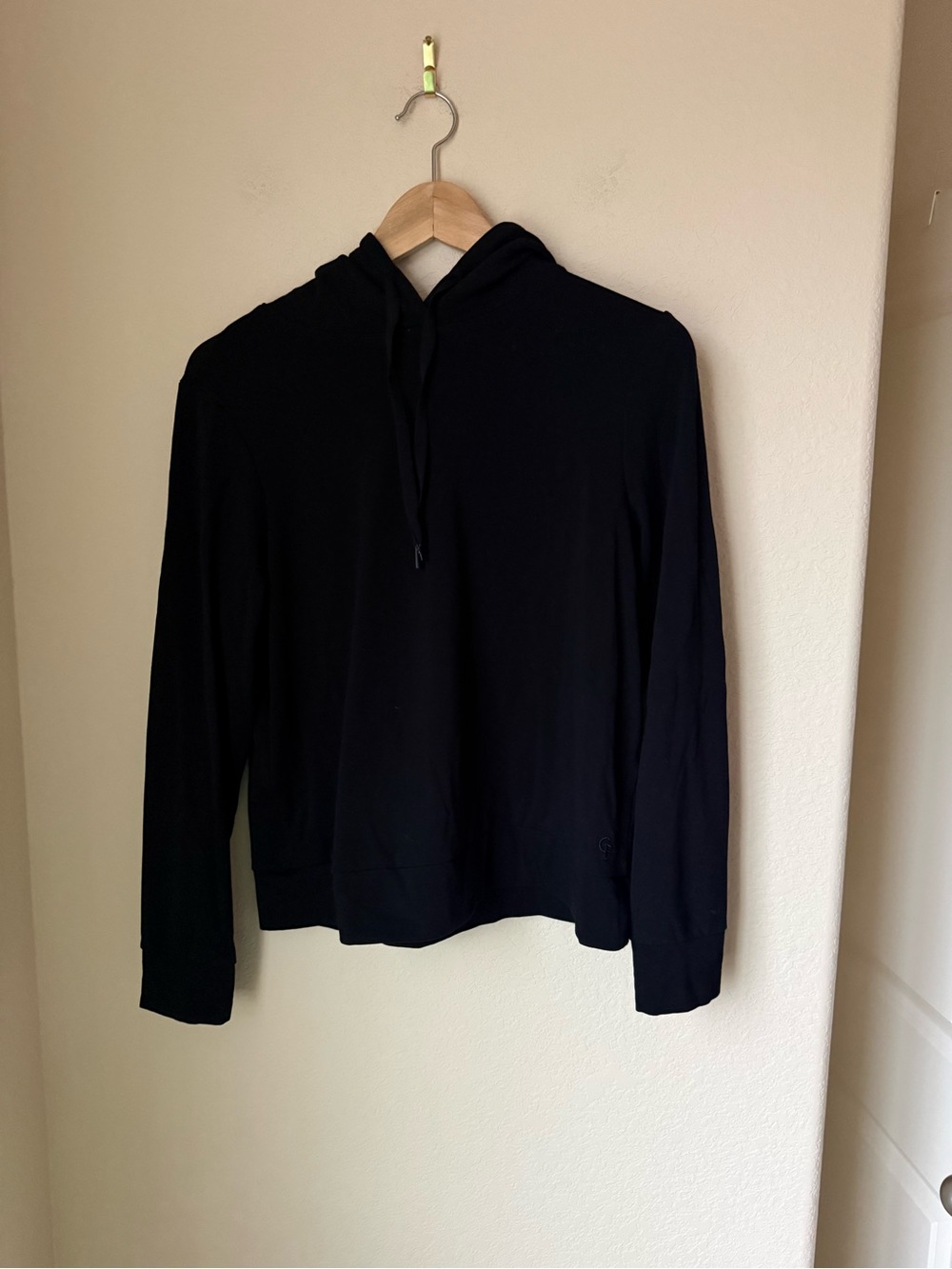 Cozy Earth Hoodie Women’s Medium Black Bamboo Viscose Pullover